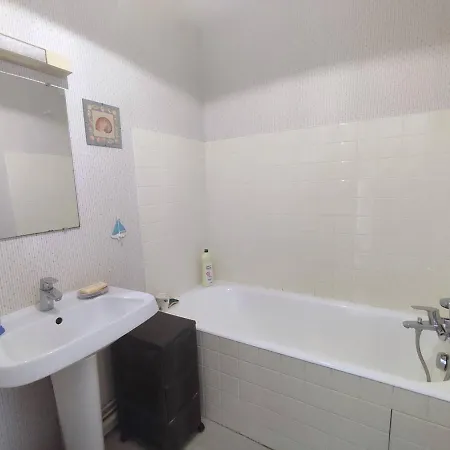 Avec 2 Chambres, Balcon Et Superbe Vue A Quelques Pas De La De Tresmeur - Fr-1-368-148 Trébeurden
