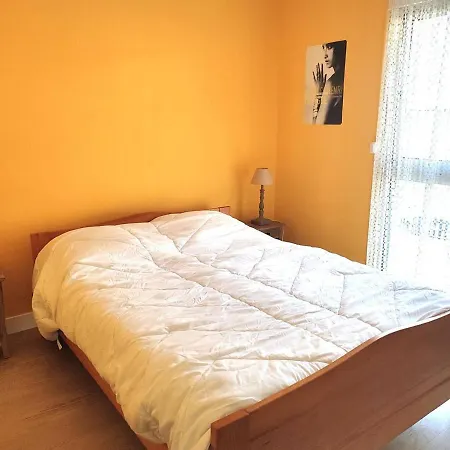 Avec 2 Chambres, Balcon Et Superbe Vue A Quelques Pas De La De Tresmeur - Fr-1-368-148 Apartamento *